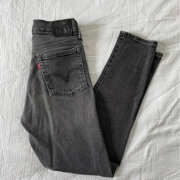 Levi's Denim - Levi’s wedgie fit cropped jeans size 25